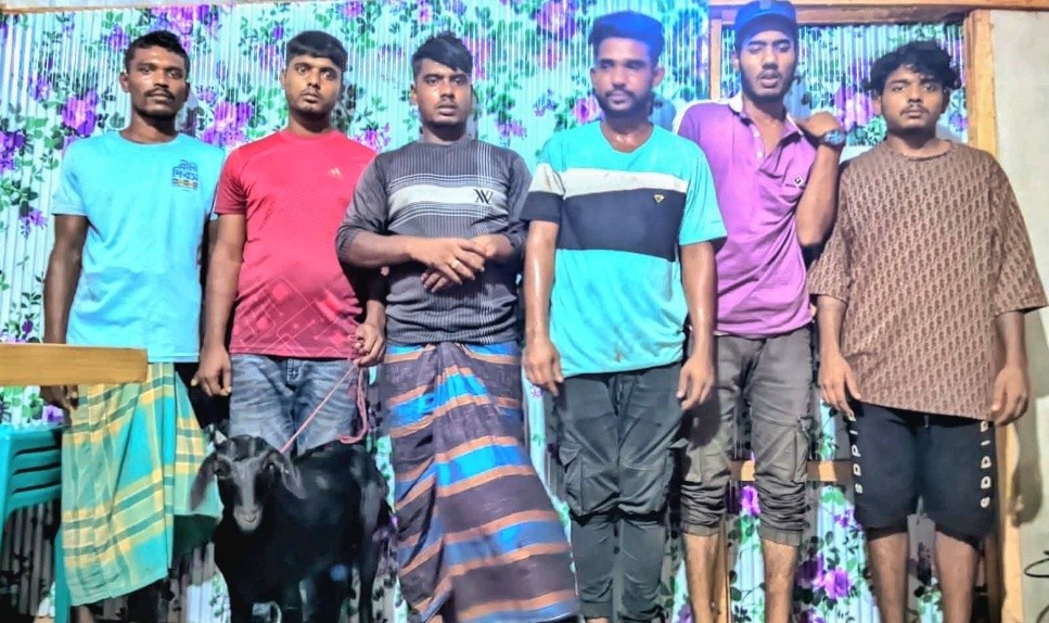 কুমিল্লা মুরাদনগরে ছাগল চুরির অপরাধে ৬ জনকে গণপিটুনি দিয়ে পুলিশে সোপর্দ